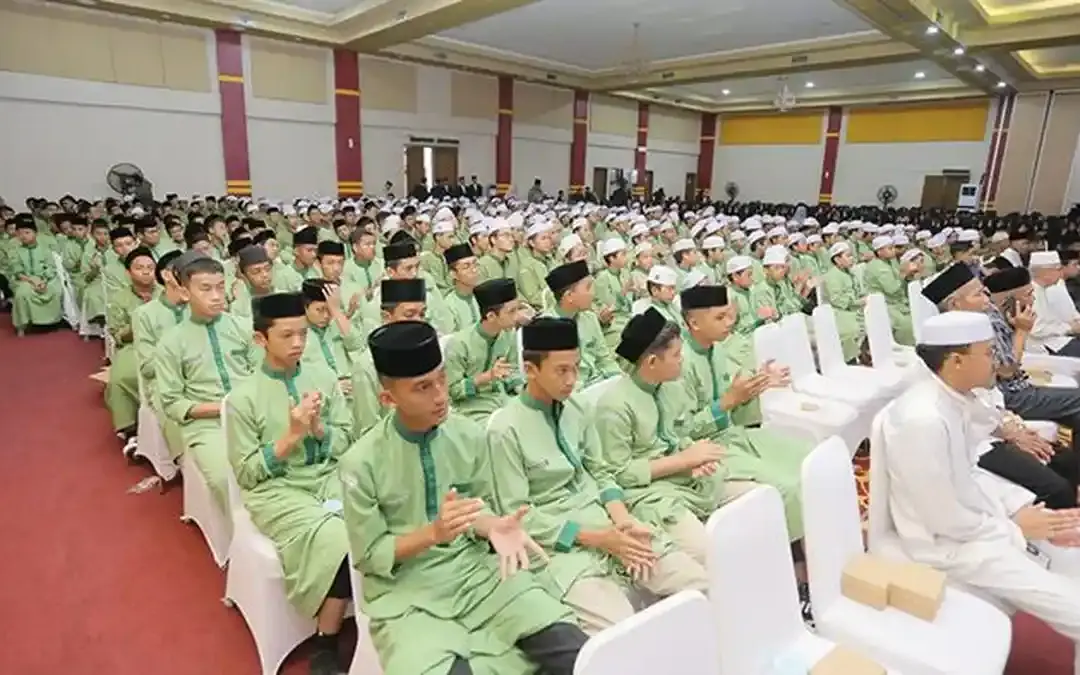 48 Santri MDTI Wisuda Syahadah Al – Qur’an 30 Juz, Ibu PJ. Gubernur Aceh Terharu